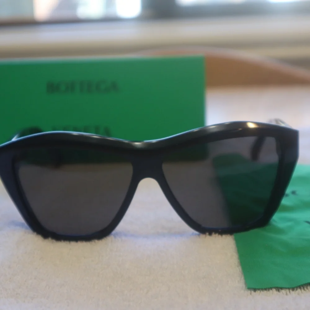 Bottega Veneta black sunglass - Picture 6 of 7